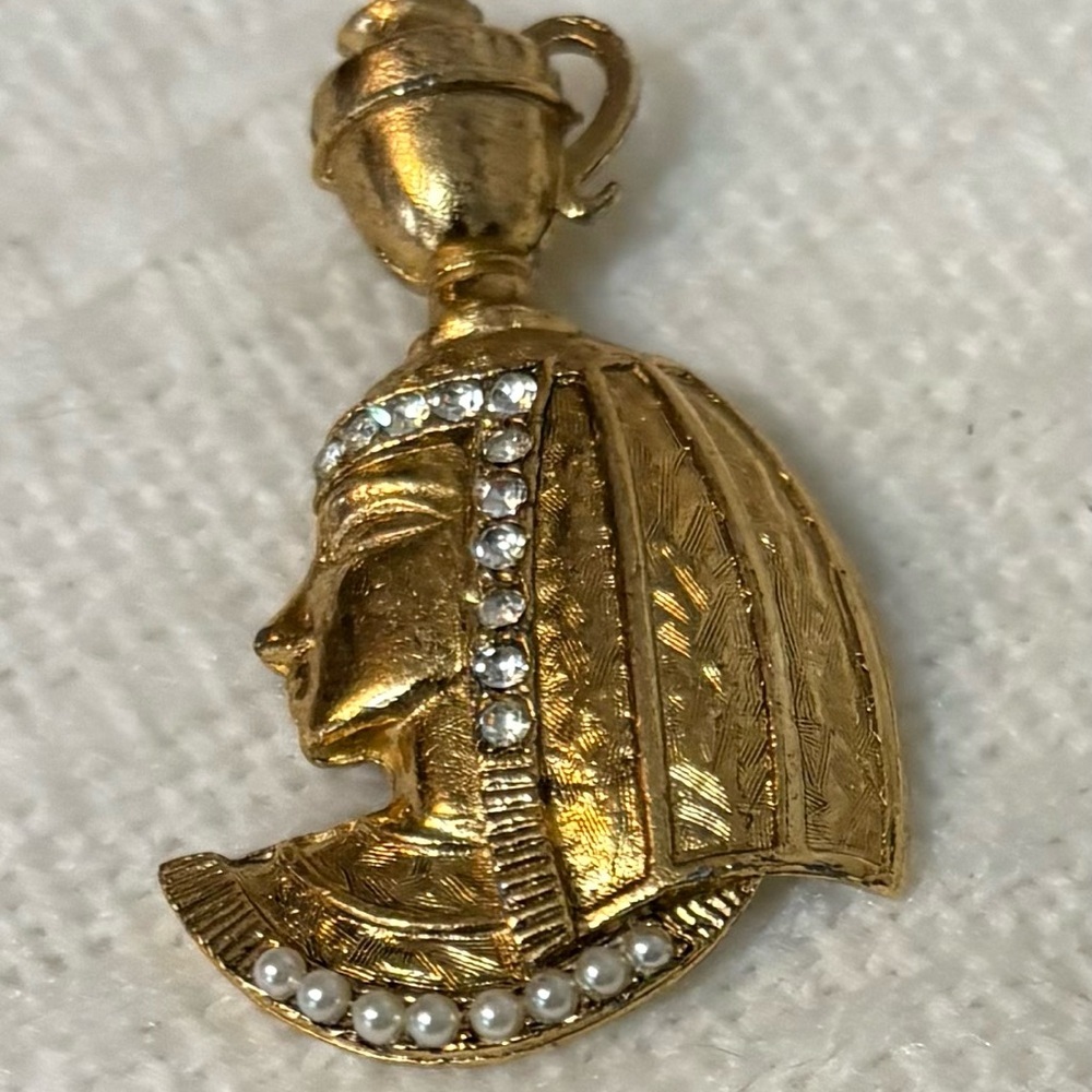 Elegant Pharaoh Brooch